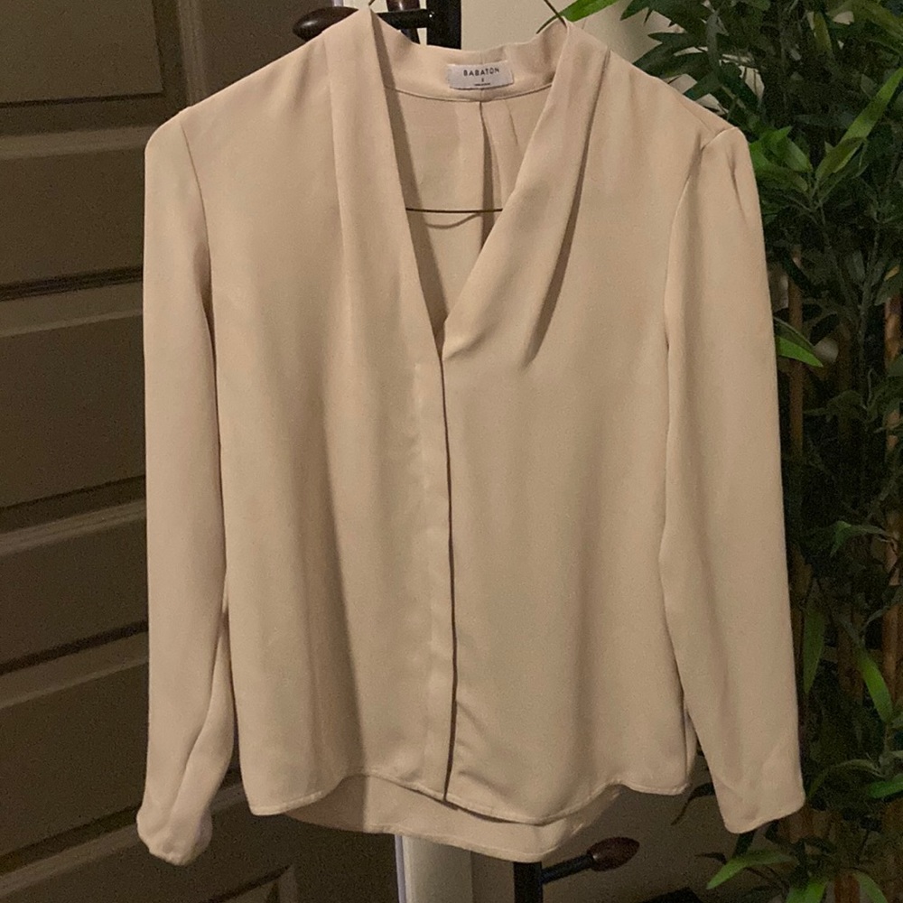 ⭐️sold out everywhere!! Babaton beige power blouse⭐️